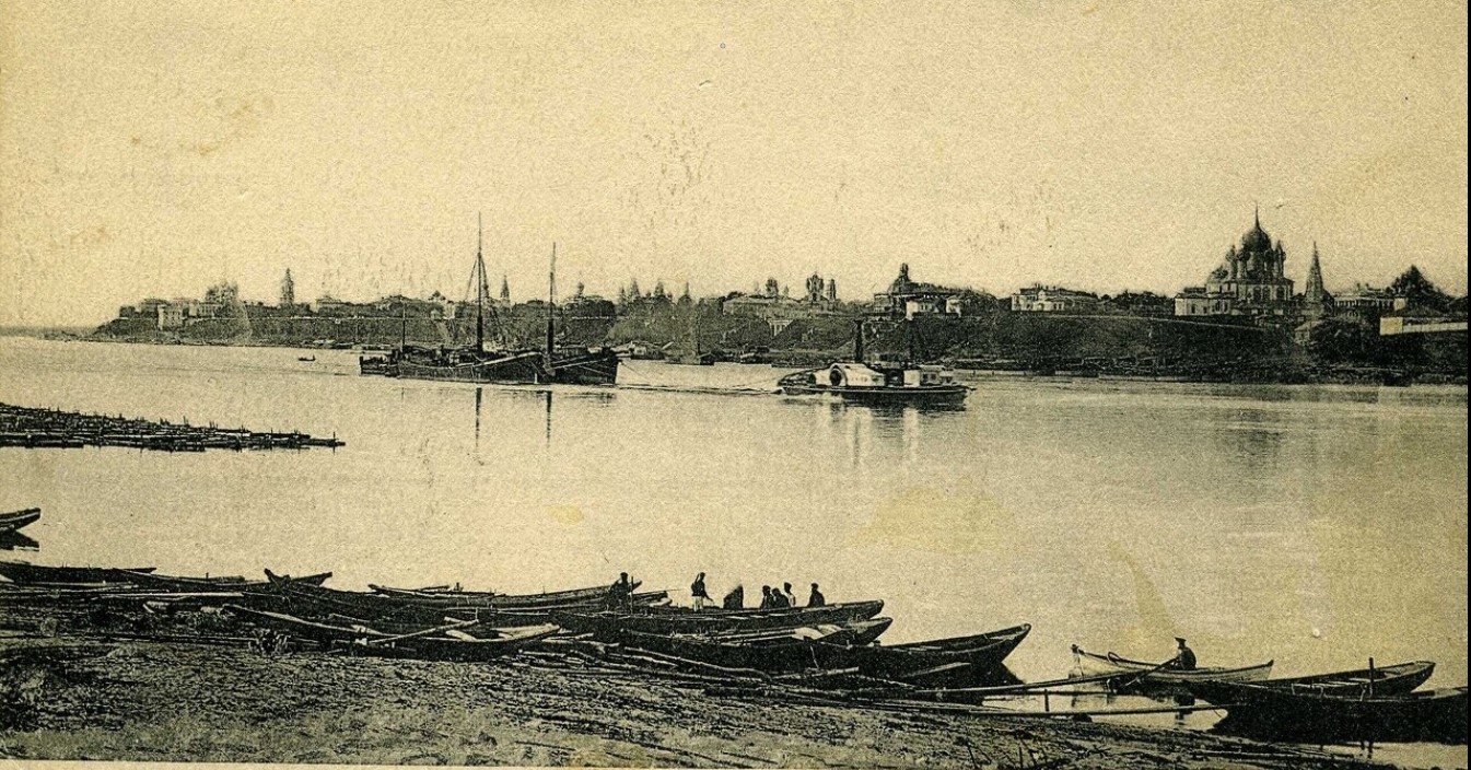 Центральная набережная реки Волга в городе Волгоград