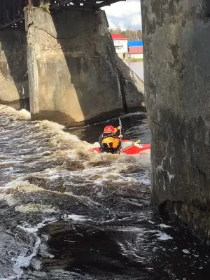 Кингисепп. Спот 1 - Бочки под мостом